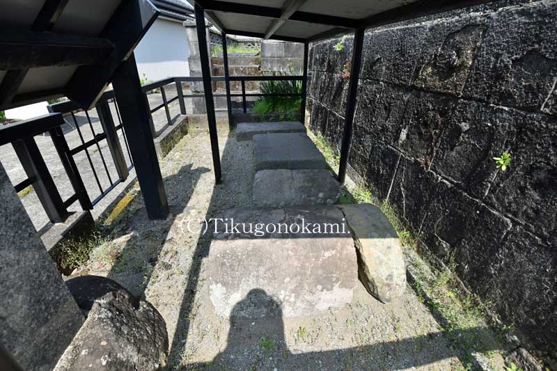 第一須崎キリシタン墓碑