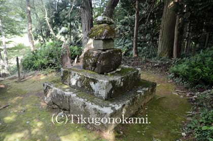 俵藤太秀郷の墓