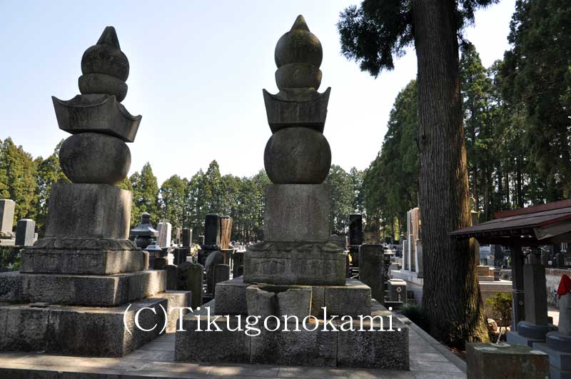 山野辺義忠の墓