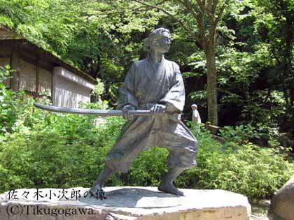 佐々木小次郎の像
