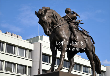 松平直政の像